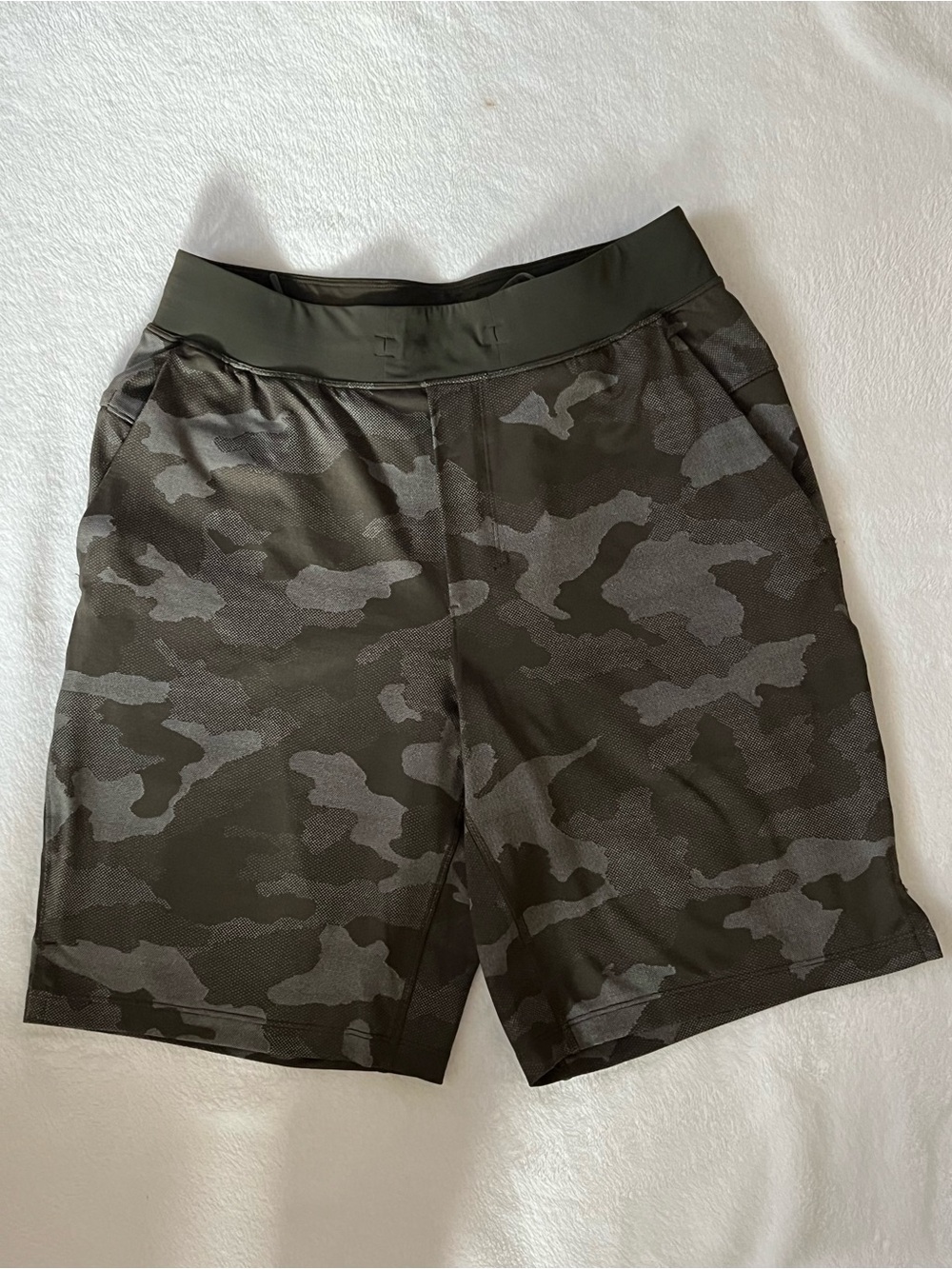 Lululemon Men's Camouflage Performance Shorts - Olive/Gray medium size